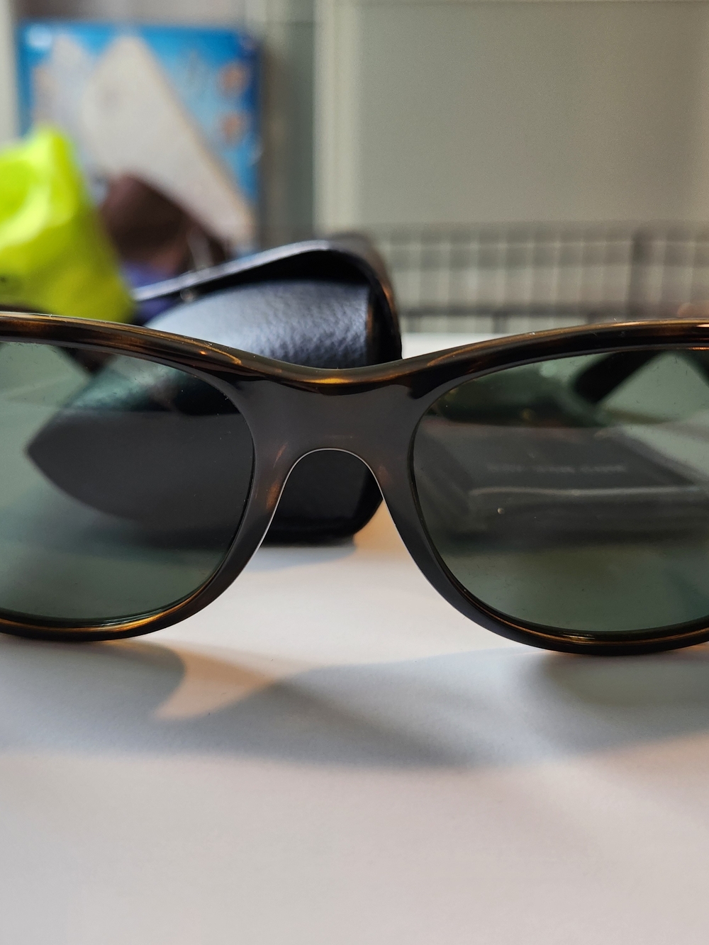 Ray-Ban Wayfarer Tortoiseshell Frame Sunglasses with Dark Green Lenses